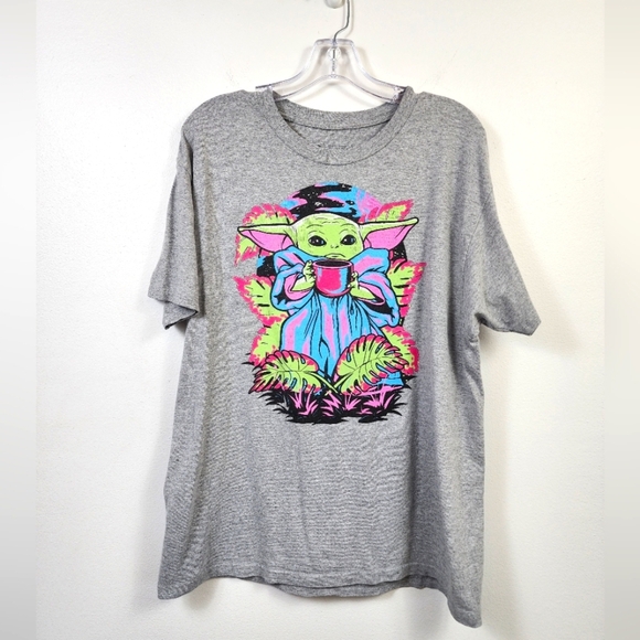 Star Wars Men's Gray T-Shirt with Colorful Yoda Graphic,  sz LG - Picture 1 of 11